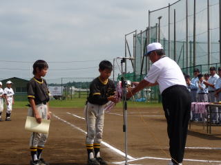 3位入賞カップ授与