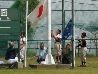 国旗を降ろします