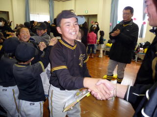 最後に握手